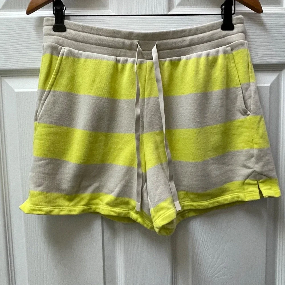 T by Talbots Petite Size SP Striped Yellow/Tan Tie Waist Shorts W Pockets‎